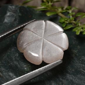 5.79カラットの天然薄いピーナッツブラウンムーンストーン、フラワーカット、半透明