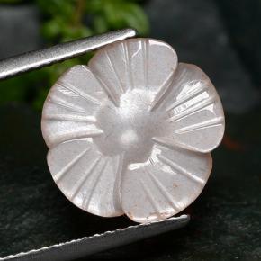 3.55カラットの天然とても淡いピンクムーンストーン（13.3×13.1 mm・フラワーカット）
