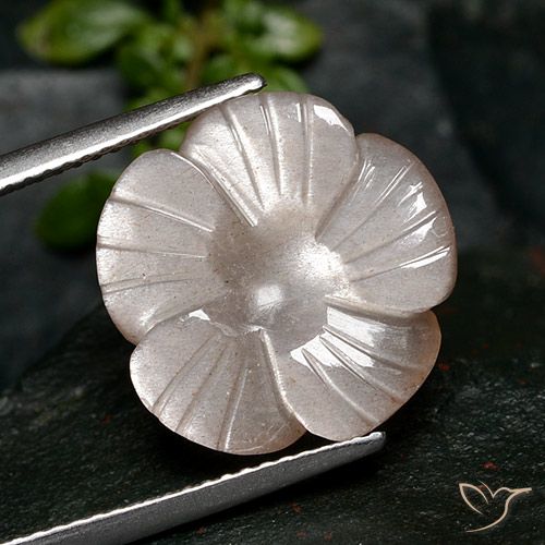 7.28ct 天然 非常に薄いピンク ムーンストーン, フラワーカット, 半透明
