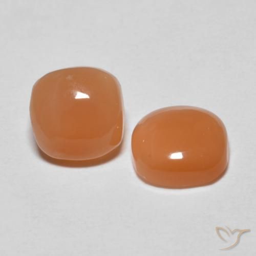 Shop natural 1.58ct ライトオレンジ ムーンストーン gems, クッション, from インド at GemSelect. In stock, global shipping!