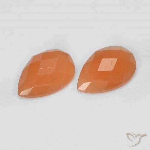 Shop natural 1.90ct ミディアムオレンジ ムーンストーン gems, 洋梨の形, from インド at GemSelect. In stock, global shipping!