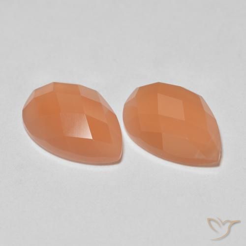 Shop natural 2.07ct ミディアムオレンジ ムーンストーン gems, 洋梨の形, from インド at GemSelect. In stock, global shipping!