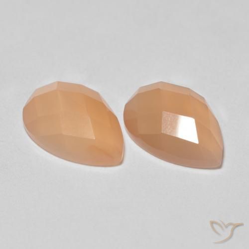 Shop natural 2.13ct Medium Light-Orange ムーンストーン gems, 洋梨の形, from インド at GemSelect. In stock, global shipping!