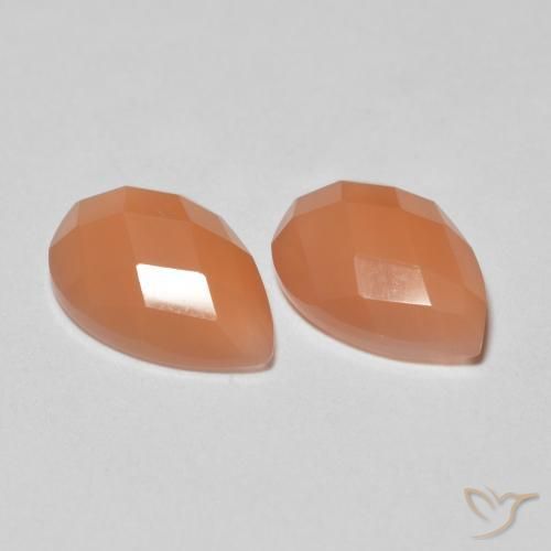 Shop natural 2.08ct ライトオレンジ ムーンストーン gems, 洋梨の形, from インド at GemSelect. In stock, global shipping!