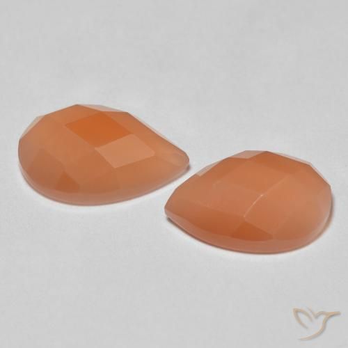 Shop natural 2.08ct ライトオレンジ ムーンストーン gems, 洋梨の形, from インド at GemSelect. In stock, global shipping!
