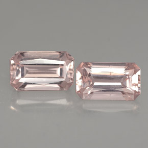 カラットの天然ライトピンクモルガナイト（9.1×5.5 mm・エメラルドカット）