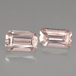 カラットの天然ライトピンクモルガナイト（9.1×5.5 mm・エメラルドカット）