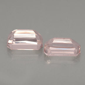 カラットの天然ライトピンクモルガナイト（9.1×5.5 mm・エメラルドカット）