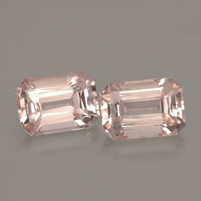 カラットの天然ライトピンクモルガナイト（8.6×6 mm・エメラルドカット）