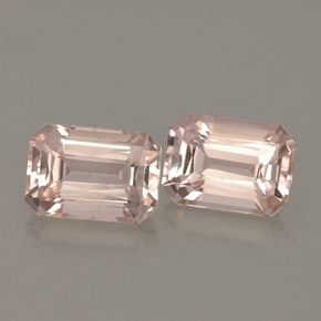 カラットの天然ライトピンクモルガナイト（8.6×6 mm・エメラルドカット）