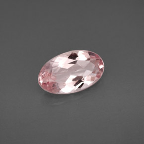 1.56カラットの天然ライトピンクモルガナイト（10.2×6 mm・オーバルカット）