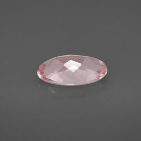 1.56カラットの天然ライトピンクモルガナイト（10.2×6 mm・オーバルカット）