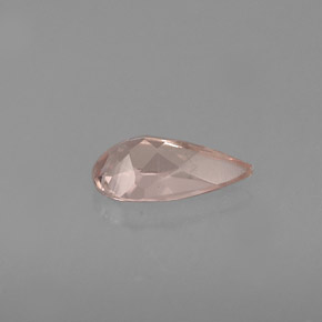 0.57カラットの天然ライトピンクモルガナイト（8.3×4.3 mm・洋梨の形）