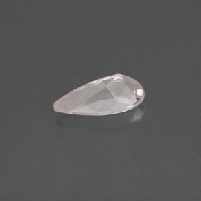0.63カラットの天然ライトピンクモルガナイト（8.3×4.3 mm・洋梨の形）
