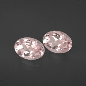カラットの天然ライトピンクモルガナイト（7.1×5 mm・オーバルカット）