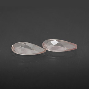 カラットの天然ライトピンクモルガナイト（9.1×4.3 mm・洋梨の形）