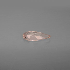 0.59カラットの天然ライトピンクモルガナイト（9×4.4 mm・洋梨の形）