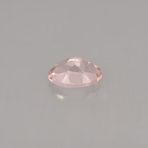 0.73カラットの天然ライトピンクモルガナイト（7.1×5.1 mm・オーバルカット）