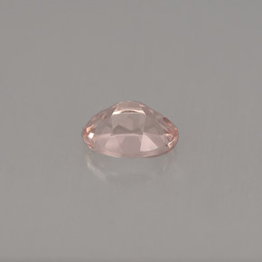 0.76カラットの天然ライトピンクモルガナイト（6.9×5 mm・オーバルカット）