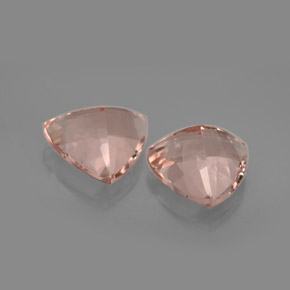 カラットの天然サーモンモルガナイト（10.7×10.2 mm・トリリアント）