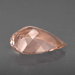 3.21カラットの天然サーモンモルガナイト（12.8×9.1 mm・洋梨の形）
