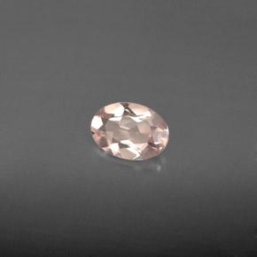 0.60カラットの天然ライトピンクモルガナイト（7.1×5 mm・オーバルカット）