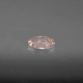 0.60カラットの天然ライトピンクモルガナイト（7.1×5 mm・オーバルカット）