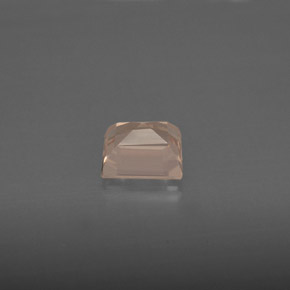 0.80カラットの天然ライトピンクモルガナイト（5.9×5.1 mm・バゲット）