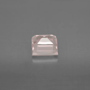 1.42カラットの天然ライトピンクモルガナイト（6.6×6.2 mm・バゲット）