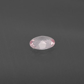 0.54カラットの天然ライトピンクモルガナイト（6.2×5.2 mm・オーバルカット）