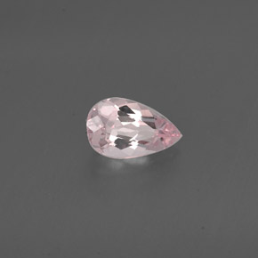 0.73カラットの天然ライトピンクモルガナイト（8×4.8 mm・洋梨の形）