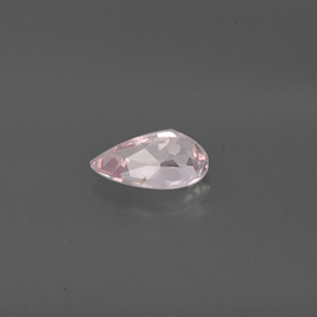 0.73カラットの天然ライトピンクモルガナイト（8×4.8 mm・洋梨の形）