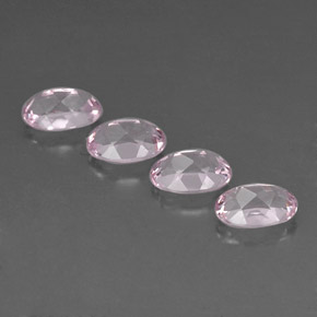 カラットの天然ライトピンクモルガナイト（7.1×5.1 mm・オーバルカット）