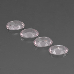 カラットの天然ライトピンクモルガナイト（7.1×5.1 mm・オーバルカット）