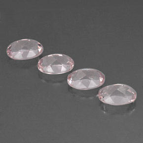 カラットの天然ライトピンクモルガナイト（7.2×5.2 mm・オーバルカット）