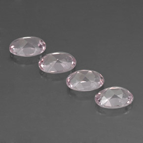 カラットの天然ライトピンクモルガナイト（7.2×5.2 mm・オーバルカット）