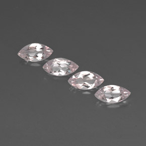カラットの天然ライトピンクモルガナイト（8×4.1 mm・マーキス）