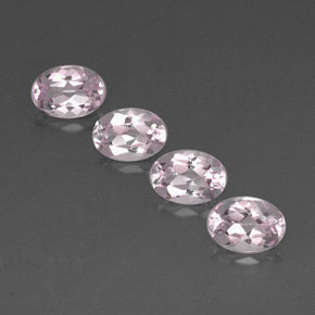 カラットの天然ライトピンクモルガナイト（7.1×5.1 mm・オーバルカット）