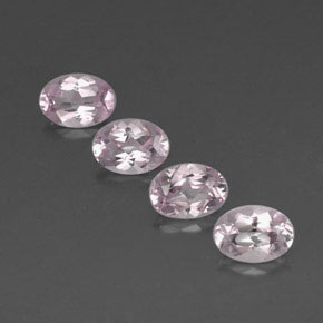 カラットの天然ライトピンクモルガナイト（7.1×5.1 mm・オーバルカット）