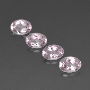 カラットの天然ライトピンクモルガナイト（7.1×5.1 mm・オーバルカット）