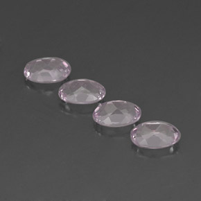 カラットの天然ライトピンクモルガナイト（7.2×5.1 mm・オーバルカット）