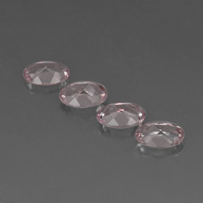 カラットの天然ライトピンクモルガナイト（7.1×5.2 mm・オーバルカット）