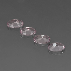 カラットの天然ライトピンクモルガナイト（7.1×5 mm・オーバルカット）