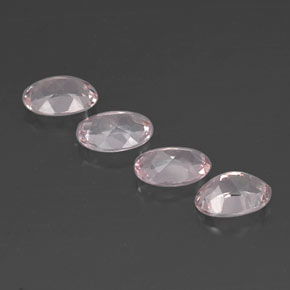 カラットの天然ライトピンクモルガナイト（7.2×5.1 mm・オーバルカット）
