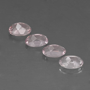 カラットの天然ライトピンクモルガナイト（7.1×5.1 mm・オーバルカット）