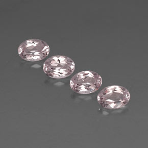 カラットの天然ライトピンクモルガナイト（7.1×5 mm・オーバルカット）
