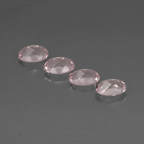 カラットの天然ライトピンクモルガナイト（7.1×5 mm・オーバルカット）