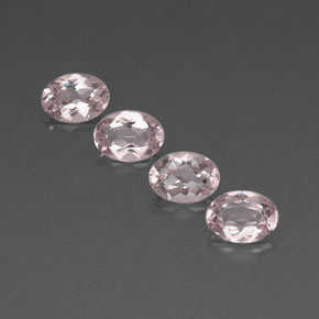 カラットの天然ライトピンクモルガナイト（7.2×5.1 mm・オーバルカット）