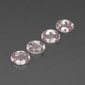 カラットの天然ライトピンクモルガナイト（7.2×5.1 mm・オーバルカット）