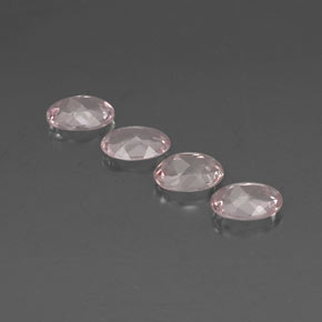 カラットの天然ライトピンクモルガナイト（7.2×5.1 mm・オーバルカット）